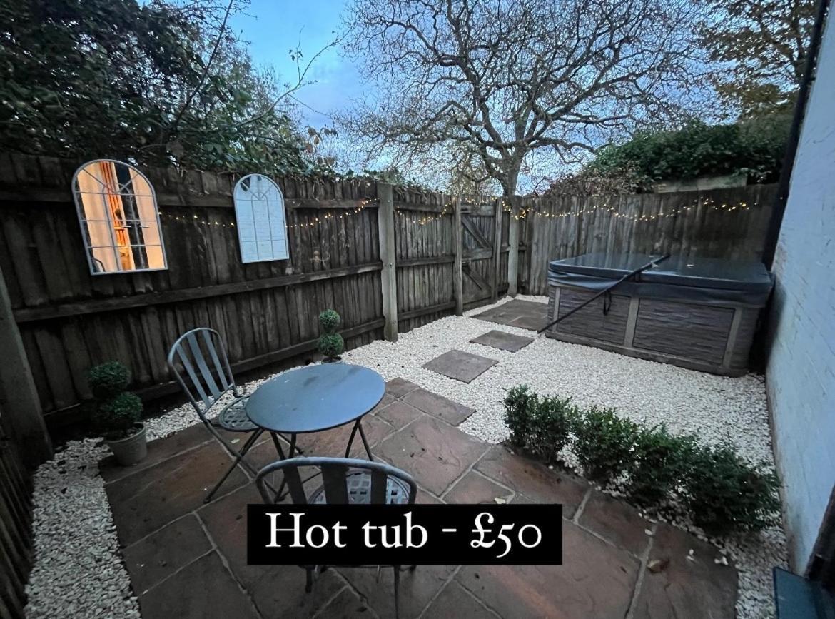 The Hideaway, Hot Tub Apartment Henley-in-Arden Exterior photo